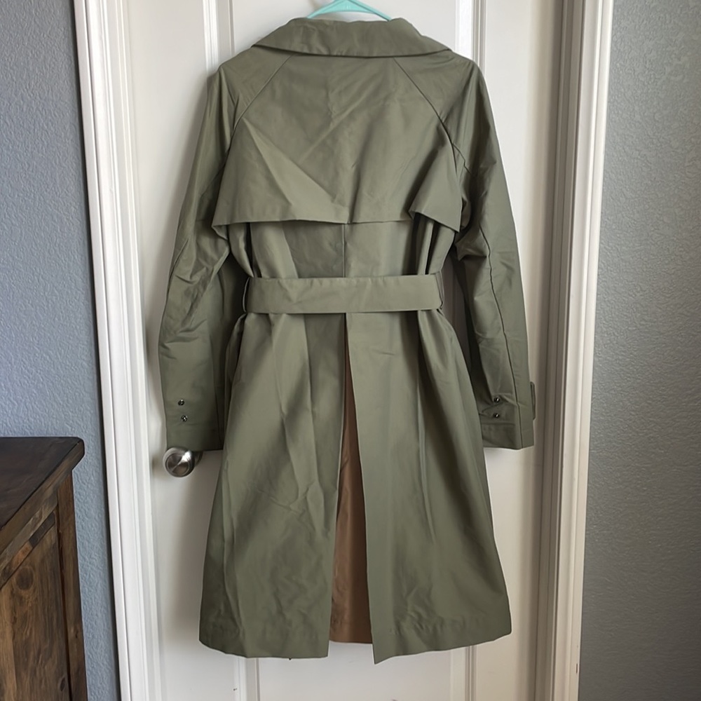 A Loves A Trench Coat - Picture 4 of 6